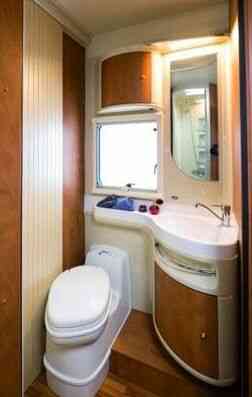 camping-car PLASY HP74  intérieur / salle de bain  et wc